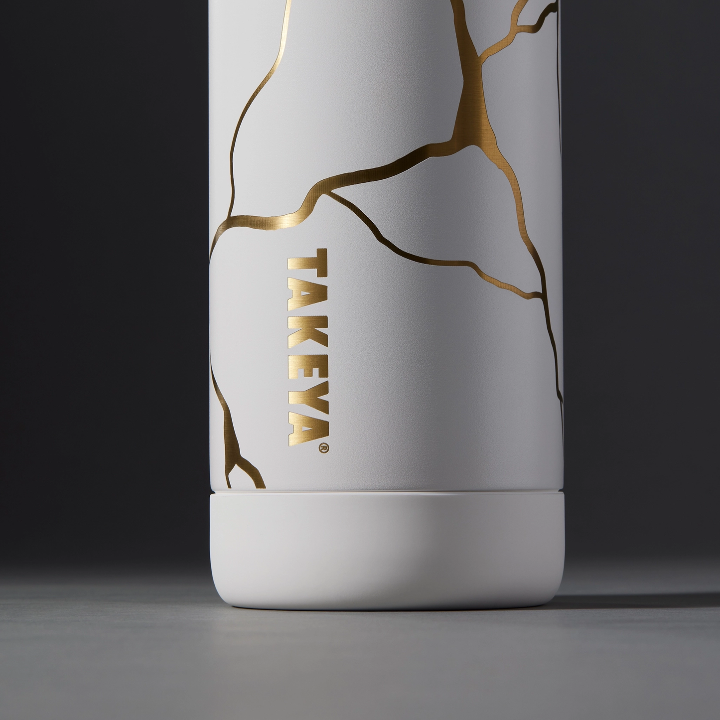 kintsugi-water-bottle-with-straw-lid-q3 51389-TK_HO25_Kintsugi_Takeya9236_Crop.png