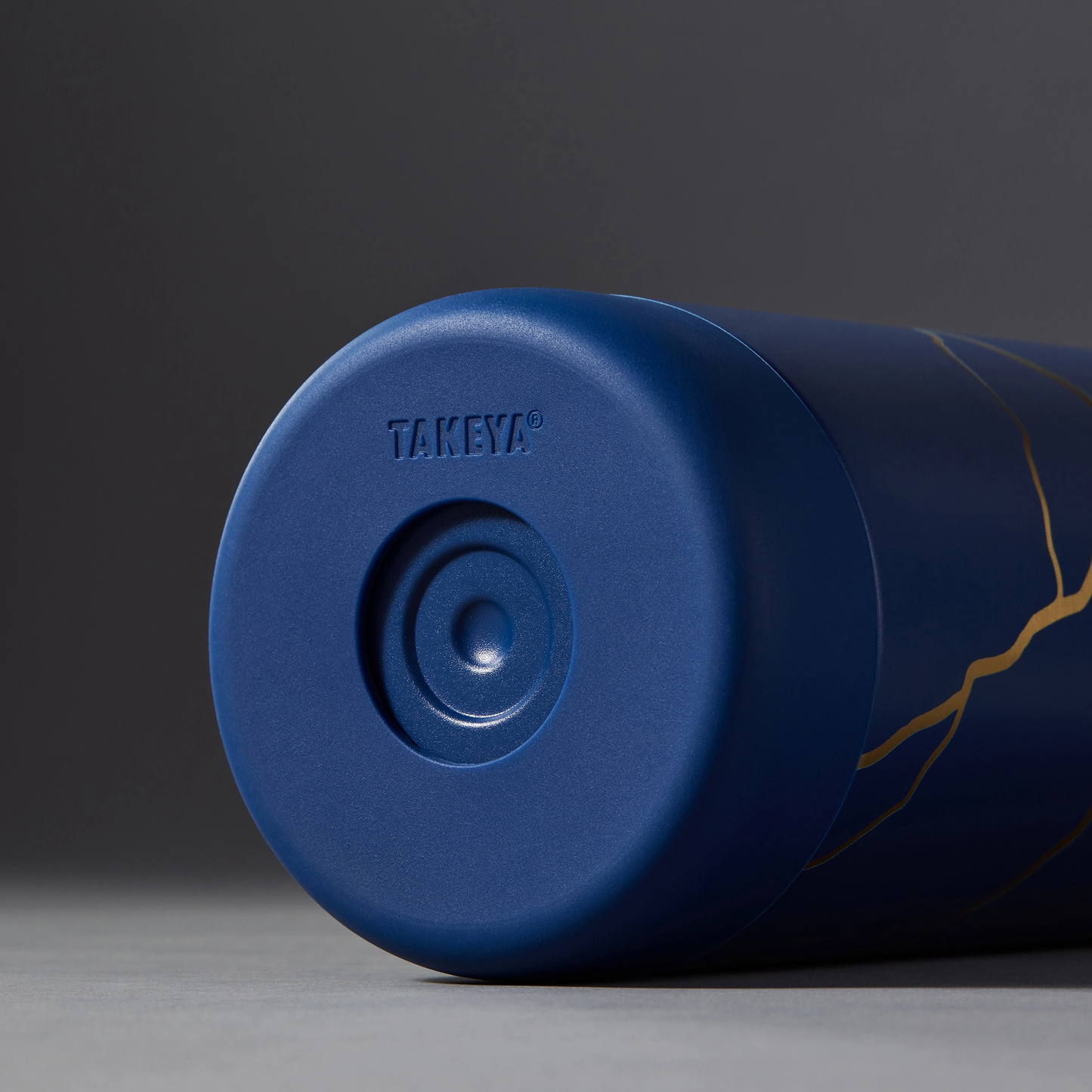 kintsugi-water-bottle-with-spout-lid-c4 51390-TK_HO25_Kintsugi_Takeya9249.png